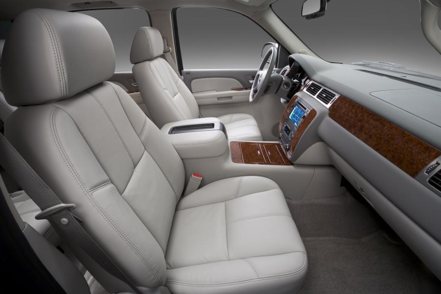  Chevrolet Suburban 2007 года  (фото 14 из 31)